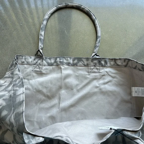 Alo Yoga Shopper Tote - Picture 4 of 5